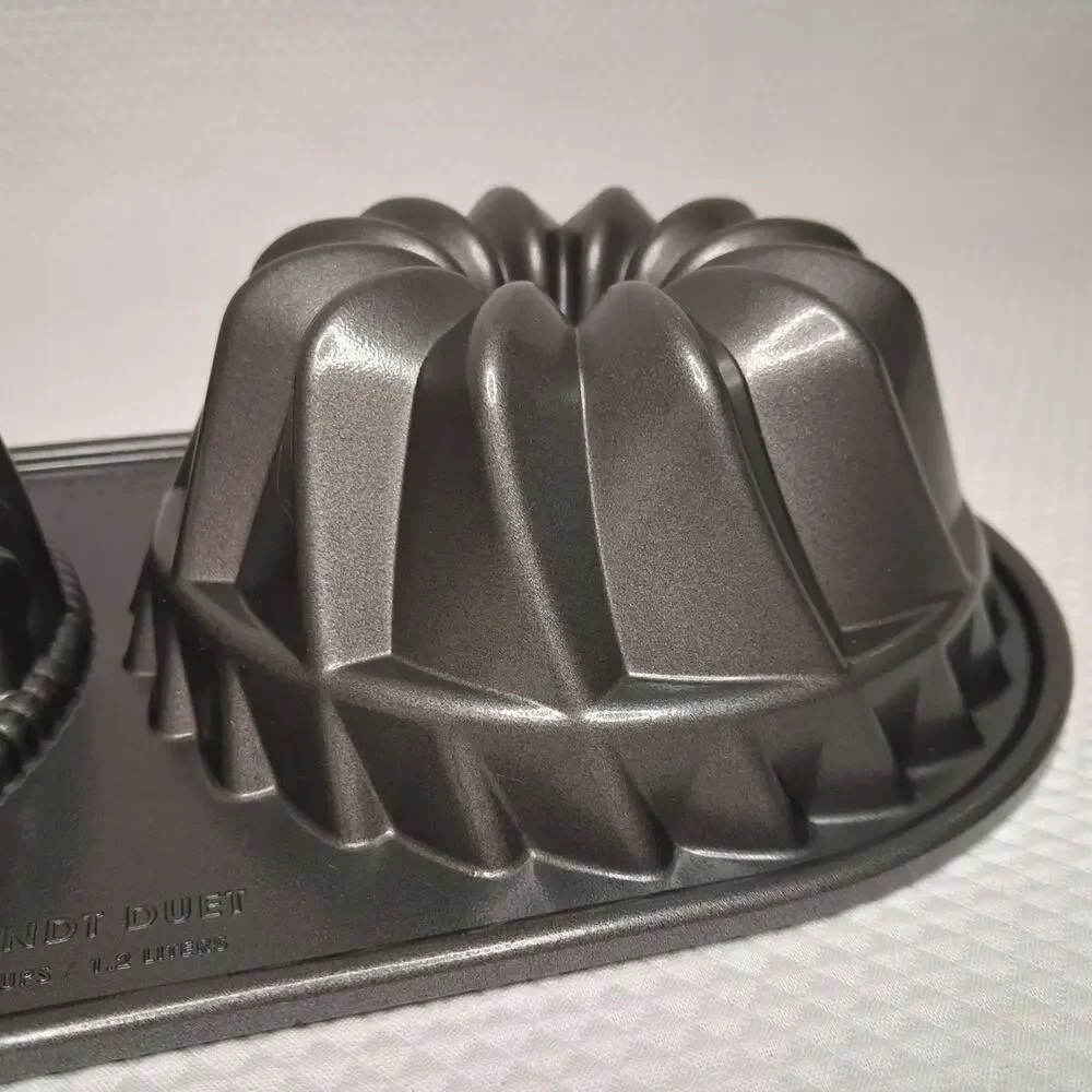 Nordic Ware Bundt Duet Pan 5 Cups / 1.2 Liter 2 in One Bundt Pan